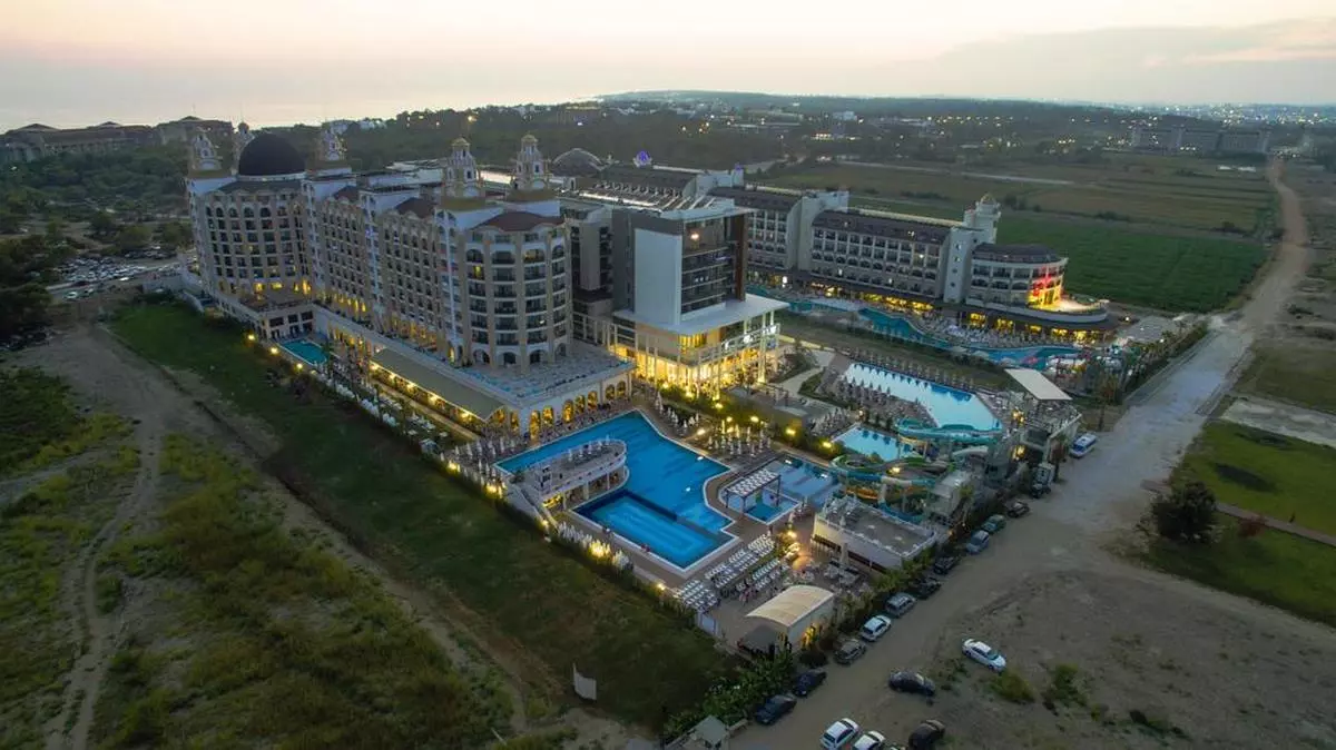 J'adore Deluxe Hotel & Spa  HOTEL NIGHT VIEW (Copy).jpg